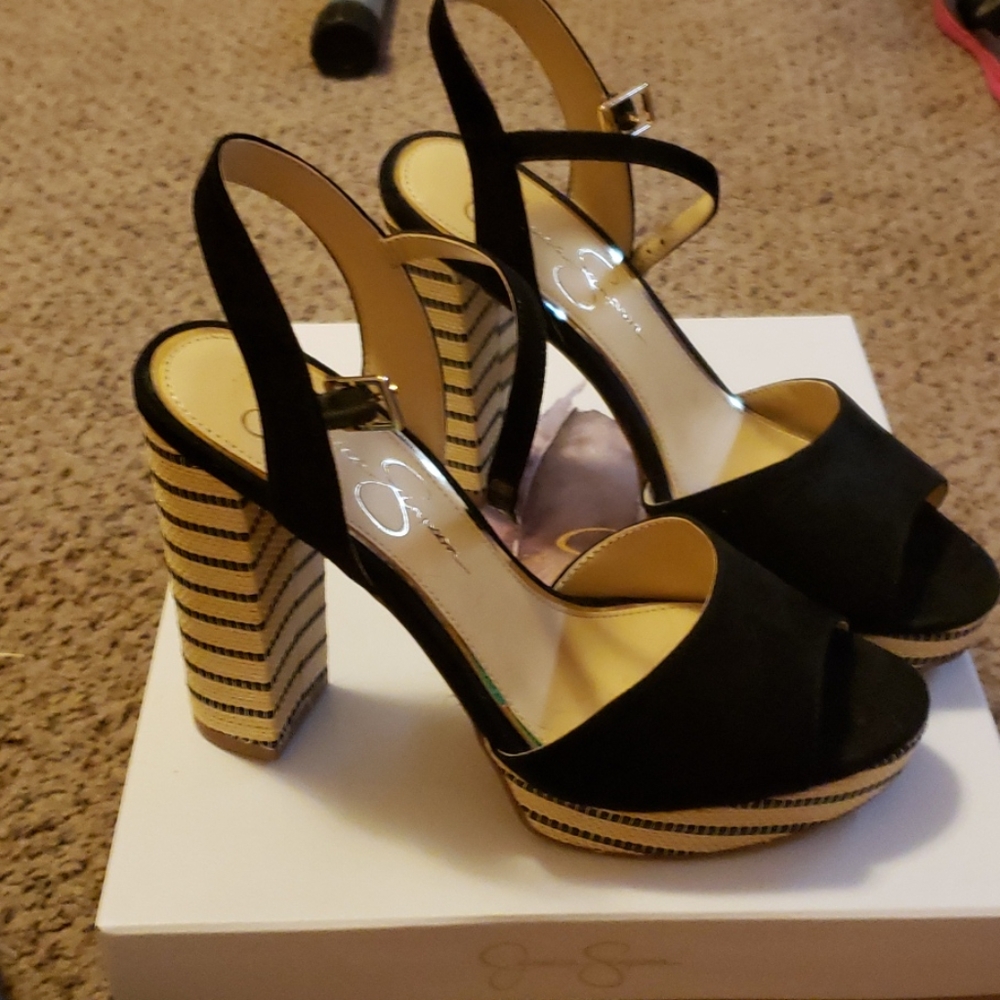 Sandles - Picture 2 of 4
